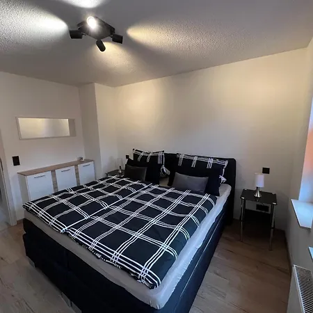 Familie Buechel تسيلا-ميليس